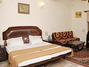 Royal Hotel Ахмедабад Екстериор снимка